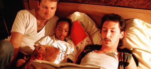 U.S.A. : Un couple homosexuel adopte des enfants seropositifs