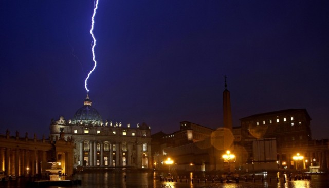 Foudre sur le Vatican